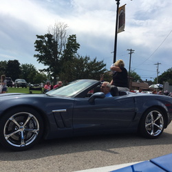 08a-menominee-parade